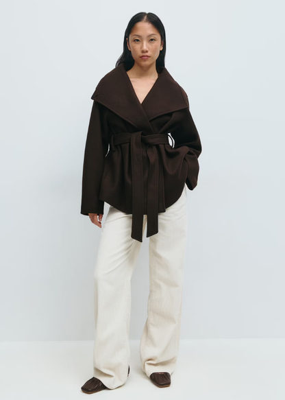 Kurze Jacke mit hohem Kragen