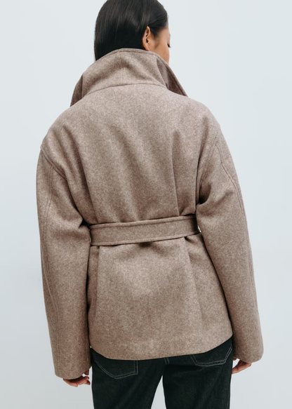 Kurze Jacke mit hohem Kragen