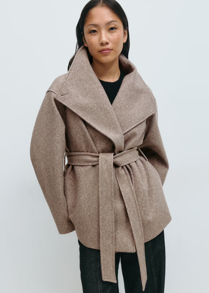 Kurze Jacke mit hohem Kragen