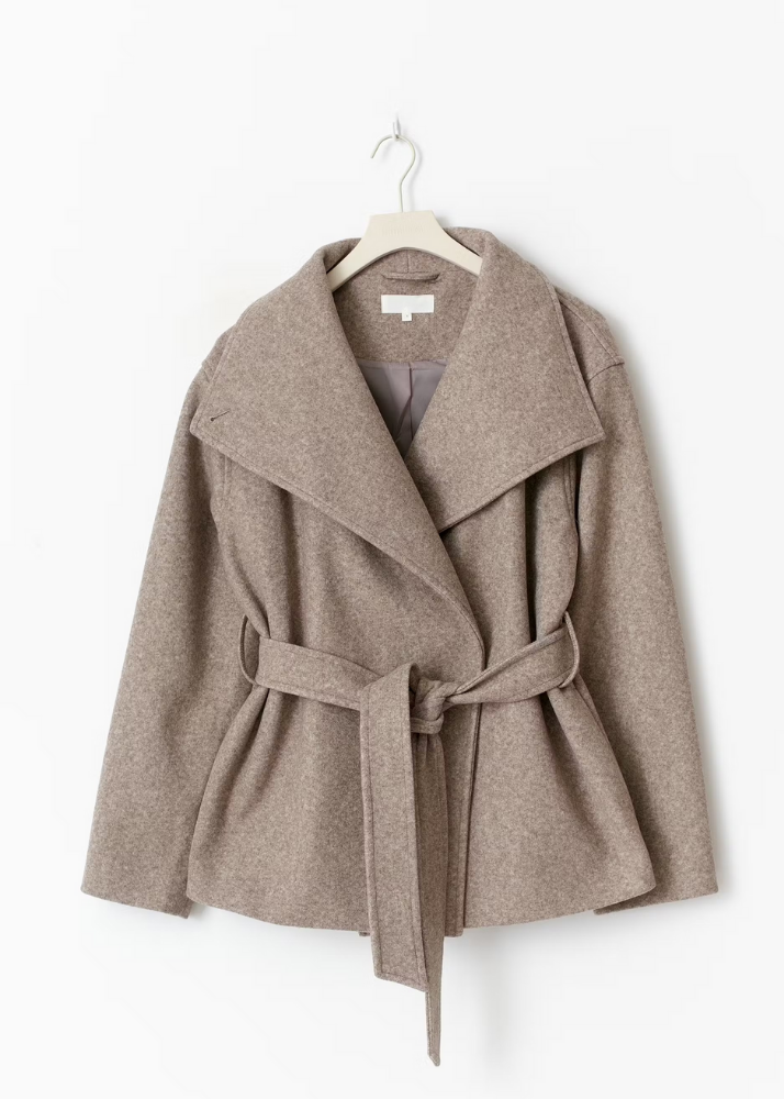 Kurze Jacke mit hohem Kragen