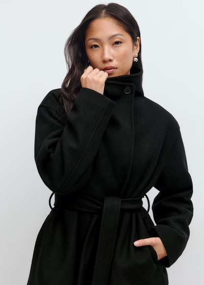 Kurze Jacke mit hohem Kragen