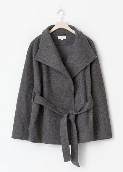 Kurze Jacke mit hohem Kragen