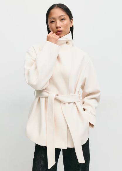 Kurze Jacke mit hohem Kragen