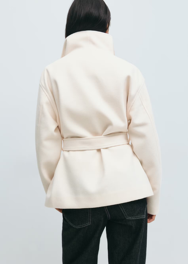 Kurze Jacke mit hohem Kragen