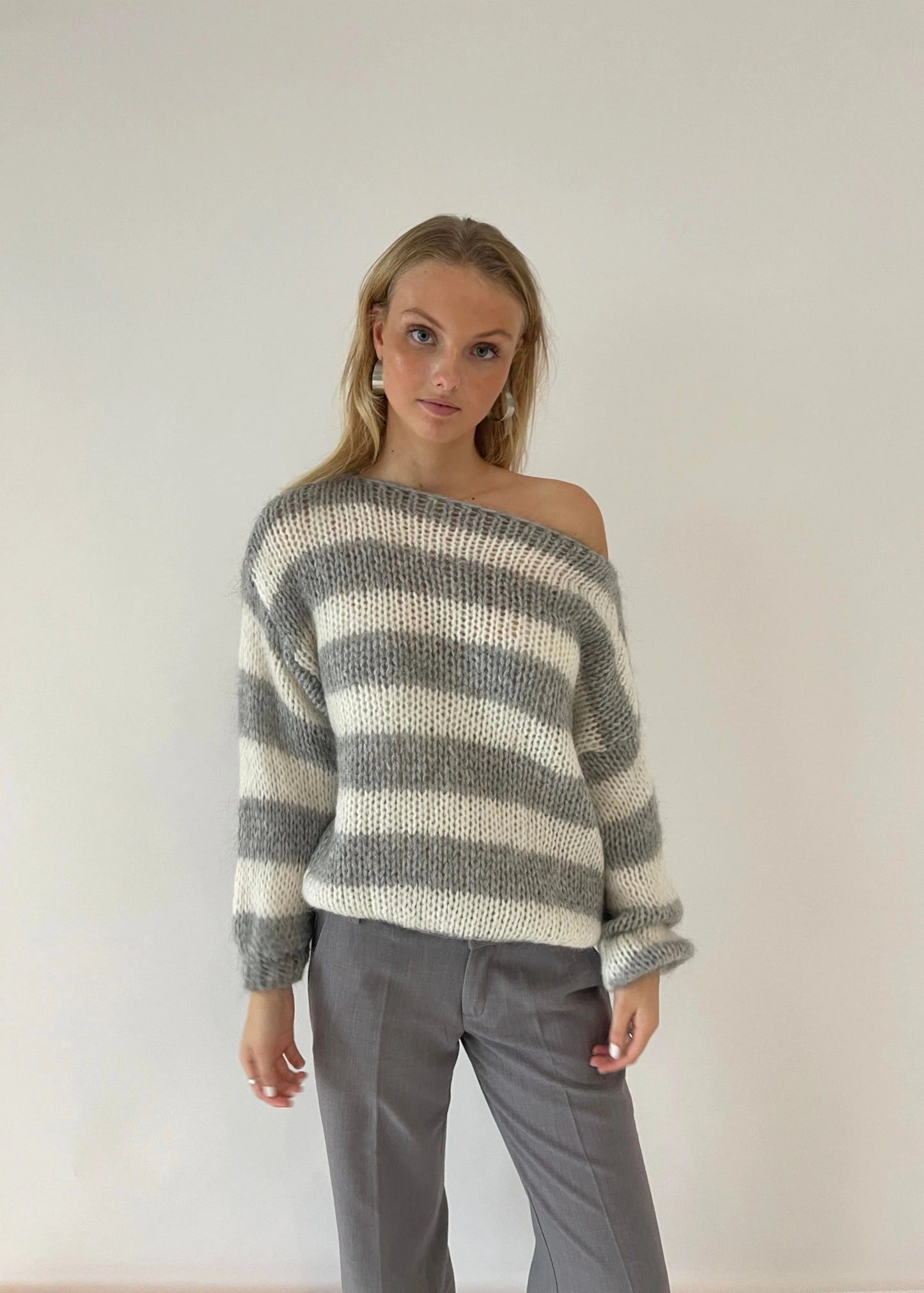 Locker gestrickter Pullover