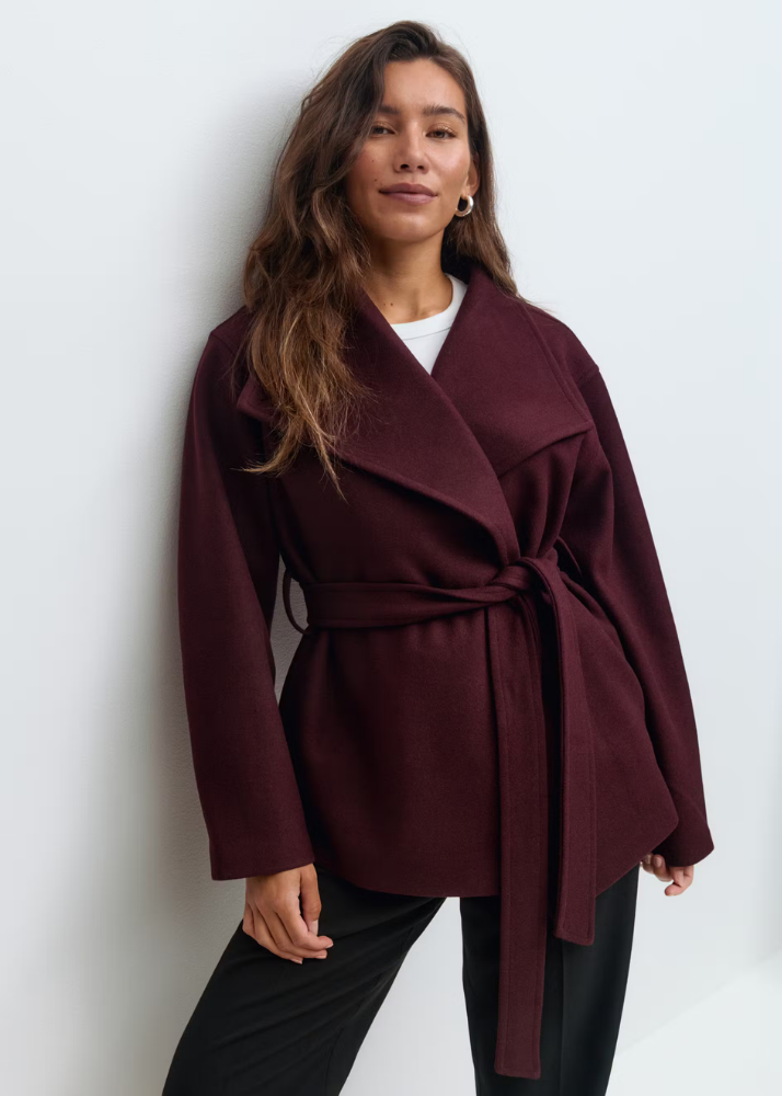 Kurze Jacke mit hohem Kragen