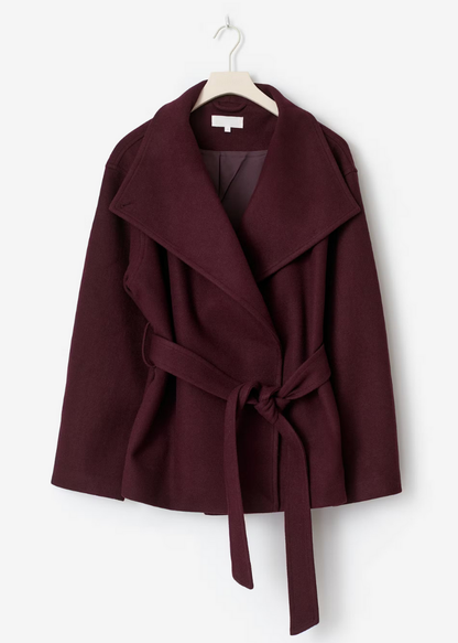 Kurze Jacke mit hohem Kragen