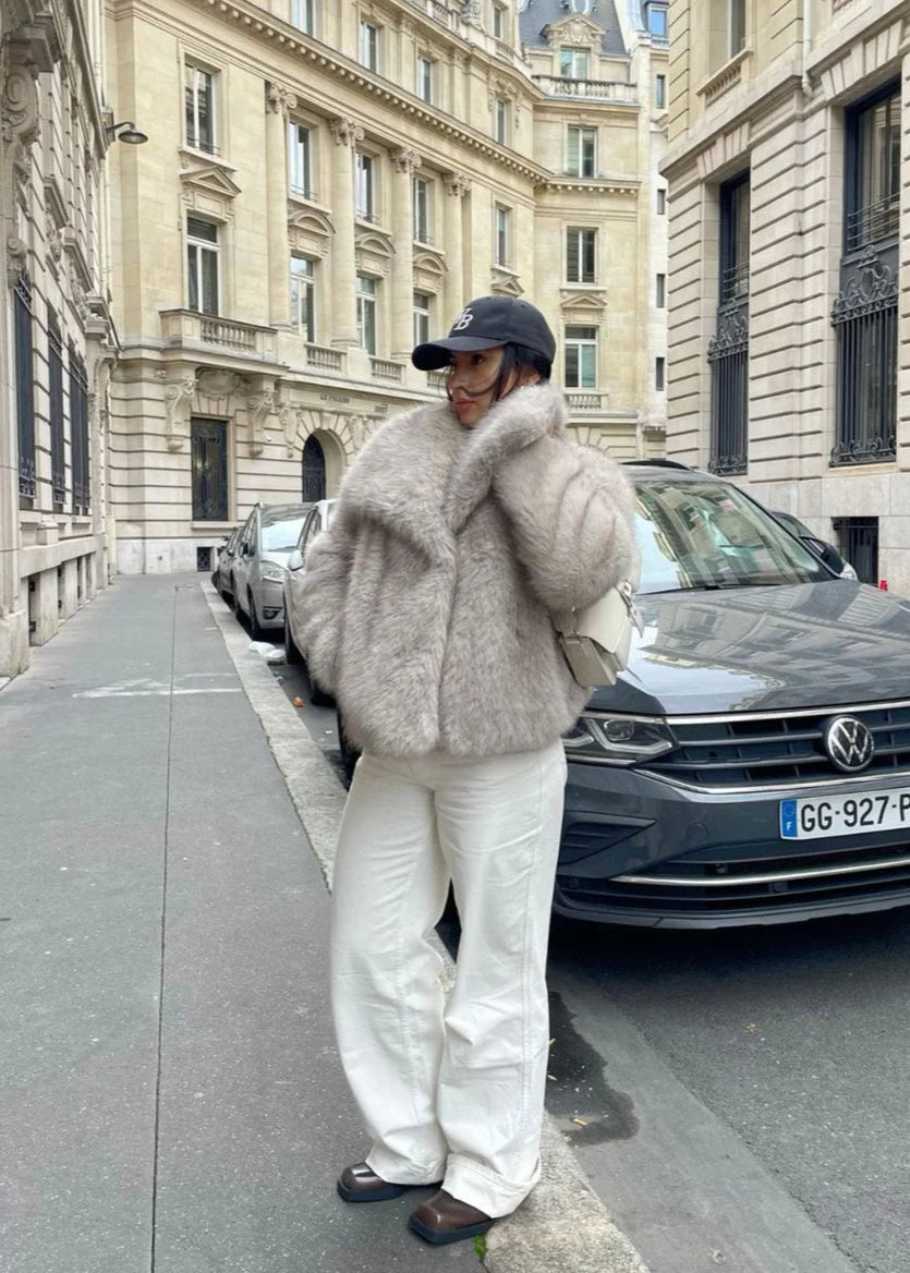 Flauschiger Pelzmantel