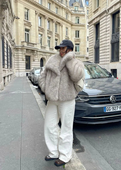 Flauschiger Pelzmantel