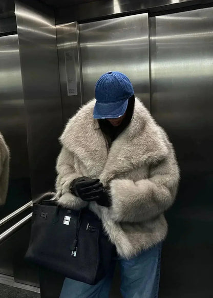 Flauschiger Pelzmantel