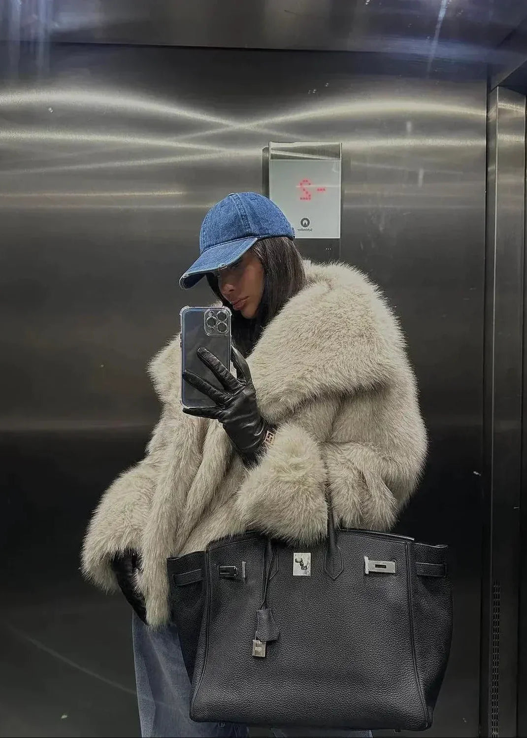 Flauschiger Pelzmantel